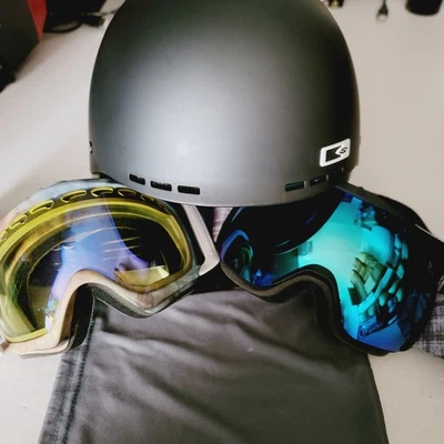 Oakley  Snow Goggles Bundle Used Good Condition Helmet M 56-58 - Image 1 of 4