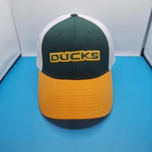 Vintage Oregon Ducks Captivating Headgear SnapBack Trucker Hat - Picture 1 of 7