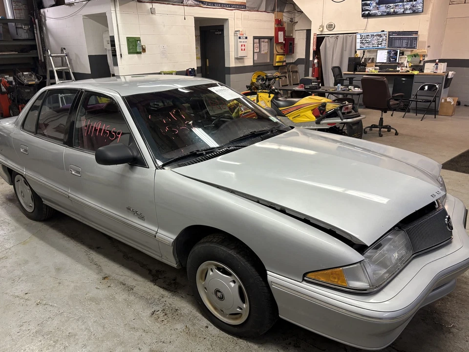 Fender BUICK SKYLARK Right 92 93 94 95 96 97 98 - Image 1 of 1