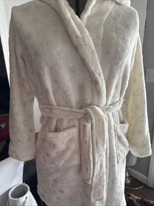 Cat & Jack Robe, size L 10/12 Soft White With Silver Stars - Picture 1 of 7