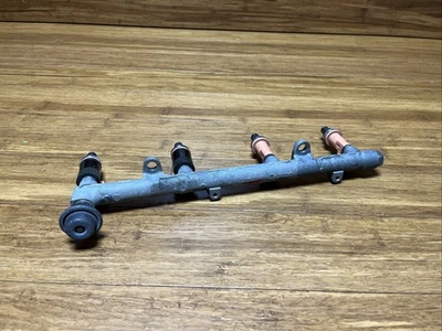 Riel regulador de presión de inyección de combustible derecho Lexus SC430 1998-2010 4,3 L FABRICANTE DE EQUIPOS ORIGINALES Foto 1 de 4