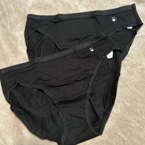 2 NWT VICTORIA'S SECRET M PINK HEART LOGO WAISTBAND RARE HI LEG PANTIES BLACK - Picture 1 of 5