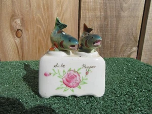 Vintage Nodder Fish Porcelain Salt & Pepper Shaker & Holder Made In Japan - Picture 1 of 10