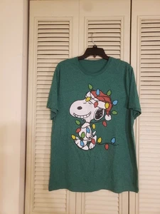 Peanuts Snoopy With Christmas Lights Green Tee Shirt Size Large 2016 - Picture 1 of 3