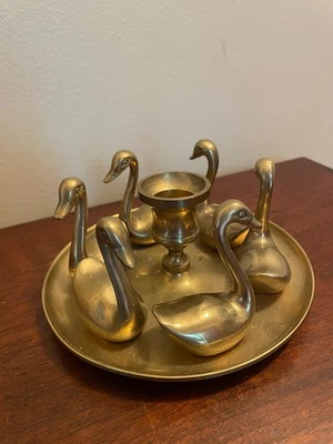 Candelabro de latón vintage de 5 3/4" 6 cisnes de natación mesa centro de mesa vacaciones Foto 1 de 3