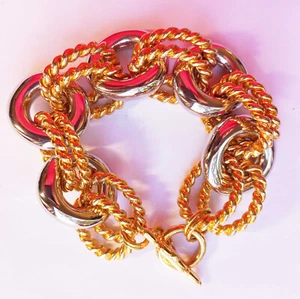 LARGE KENNETH J LANE GOLD/SILVER POLISHED HOOP & DOUBLE OVAL TWIST LINK BRACELET - Imagen 1 de 3