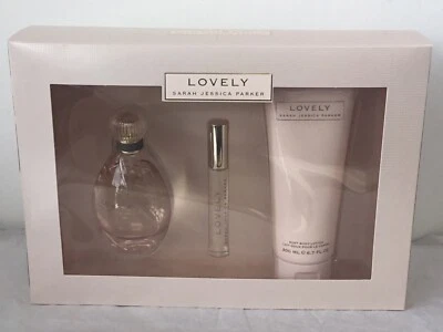 LOVELY by Sarah Jessica Parker | Juego de regalo de 3 piezas para mujer: 3,4 +0,34 EDP + 6,7 B. Lote Foto 1 de 2