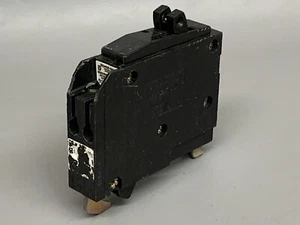 Square D QOT2020 Twin Tandem Circuit Breaker 20 Amp QO 2020 With Hook - Picture 1 of 8