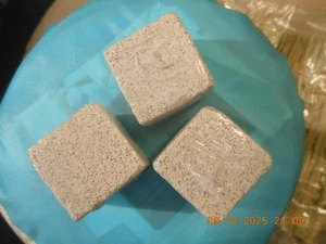 NEU / 3 Stück / HASE / LAVA GESTEIN KAUSNACKS / 1,5" QUADRATISCH 😁😁😁😁😁😁 - Bild 1 von 1