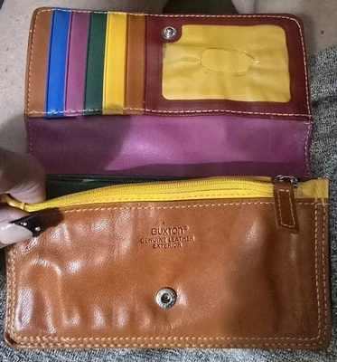 Cartera Buxton genuina con colores vibrantes Foto 1 de 4