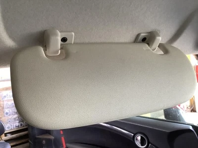 Used Left Sun Visor fits: 2013 Mini COOPER HT door located L. w/o sunroof Left G - Imagem 1 de 4