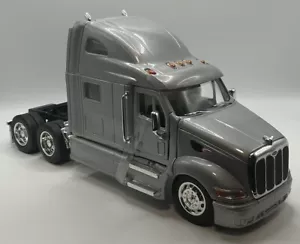 TRATTORE JADA ROAD RIGZ 1:32 PETERBILT MODELLO 387 ARGENTO RARO DA TROVARE NUOVO - Foto 1 di 14