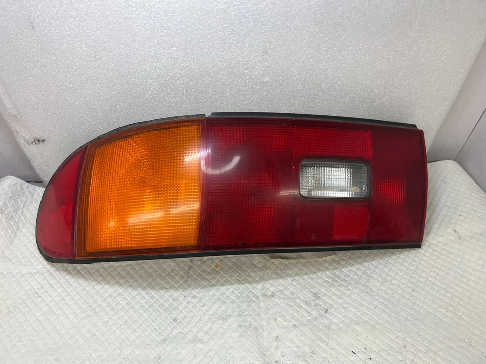 Luz de freno trasera LR lado del conductor izquierdo Toyota Celica GT 1996 OEM (H-2) Foto 1 de 4
