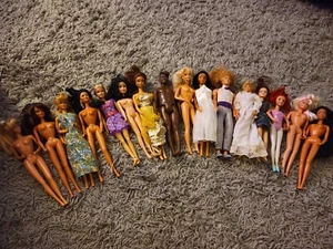 Lote de muñecas Barbie Mattel vintage y extras de Disney - Imagen 1 de 19