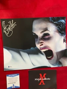 DANIELLE BISUTTI FOTO AUTOGRAFATA FIRMATA 11x14! INSIDIOSO! BECKETT COA! ORRORE! - Foto 1 di 1