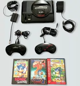 Pacchetto Sega Genesis. Console, 2 controller con Sonic the Hedgehog 1 2 3. A+ - Foto 1 di 1