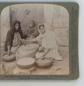 Palestine Frauen Grinding at Mill Underwood Stereoview - Bild 1 von 3