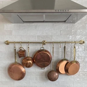 Appendiabiti in ottone non laccato fatto a mano con ganci - ripiano cucina da parete - Foto 1 di 11