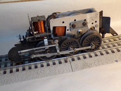 Lionel Orig. Vintage 2065 2055 665 685  Running motor chassis with all linkage - Image 1 of 4