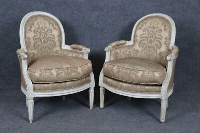 Par de sillas Bergere francesas Luis XVI ultra raras con respaldo de globo de tamaño pequeño Foto 1 de 4