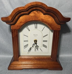 Orologio Bulova Numeri Romani Mantello Legno Sussurro Silenzioso 93/4" Alto Ottime Condizioni  - Foto 1 di 8