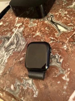 Apple Watch Series 7 41mm Midnight Aluminium Milanese Armband + Zubehör - Bild 1 von 4