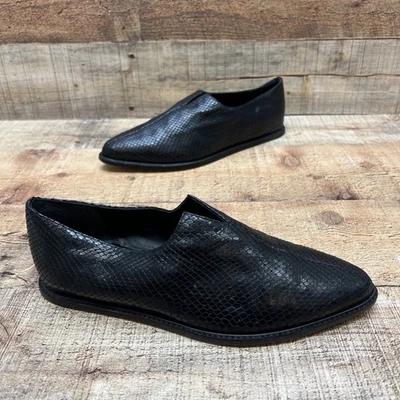 Zapatos sin cordones Vince para mujer de cuero a escala negra con punta plana talla 7,5  Foto 1 de 4