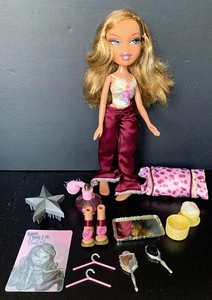 MGA Entertainment Bratz 2001 Nighty Nite Yasmin bambola e accessori - Foto 1 di 14