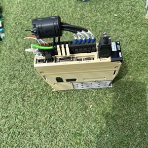 Yaskawa SGDV-R90A11AY821AB SERVOPACK - Picture 1 of 5