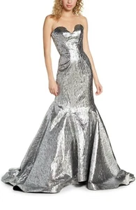 Vestido de sirena acampanado ceñido al cuerpo sin tirantes cojo metálico plateado MAC DUGGAL 66025D 10 - Imagen 1 de 11