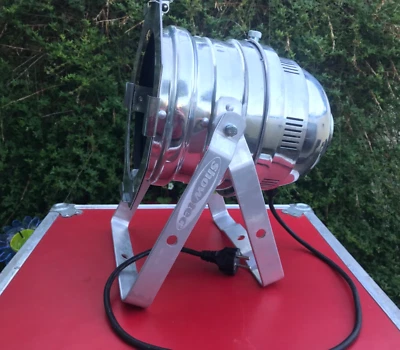 4 Showtec PAR64 Floorspot in Top Zustand mit Brenner im Flightcase 3x vorhanden - Bild 1 von 4