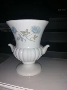 Wedgwood Ice Rose small urn vase - Picture 1 of 4