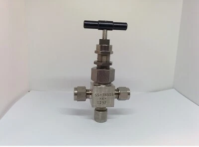 WHITEY SS-3NBS4 (SS-3NBS4-X-1297) NEEDLE VALVE, STAINLESS STEEL, 1/4", NNB - Image 1 of 4
