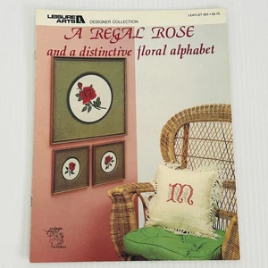 1981 Leisure Arts REGAL ROSE Floral Alphabet Kreuzstich Muster Diagramm Broschüre - Bild 1 von 8