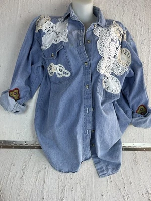 Women’s Large Denim Button Up Crochet Doily Patchwork Western Boho Hippie Vtg - Imagem 1 de 2