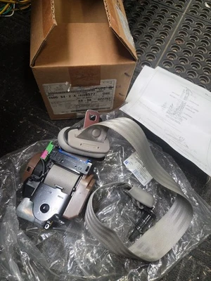 NEW NOS GM 2008 2009 2010 SATURN VUE FRONT DRIVER LEFT BELT RETRACTOR  - Image 1 of 4