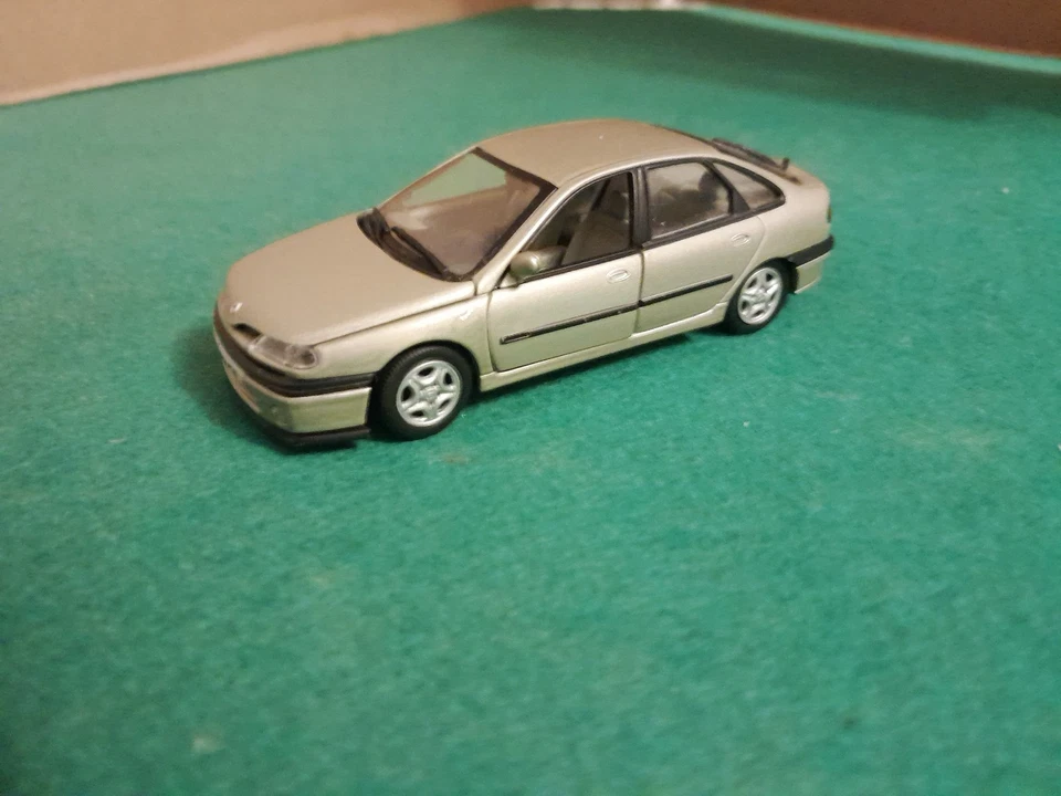 UNIVERSAL HOBBIES  RENAULT LAGUNA SEDAN SLATE GREY  NO BOX - Image 1 of 4