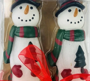 Pier 1 Imports Schneemänner Weihnachten NEU 10" Spitzkerzen unparfümiert 2er Set - Bild 1 von 5