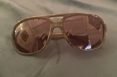 Vera Wang Sunglasses Moss Green Frame  Luxury Eyewear - Image 1 of 4