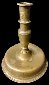 Antiguo candelabro de bronce del silgo XVII. Original. 20x16x16 - Imagen 1 de 3