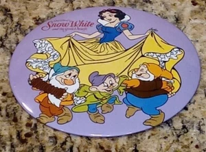 Vintage Walt Disney Snow White Dwarfs Large Oversized Button Movie Pin Circle - Picture 1 of 2