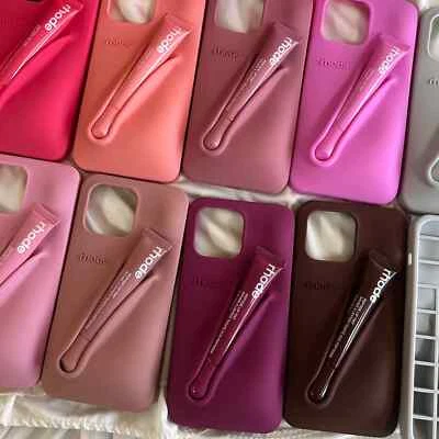 COVER morbida in silicone con rossetto Rhode. iPhone 16, 15, 14, 13, 12, 11 Pro. - Immagine 1 di 4