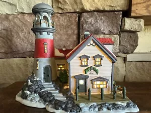 Pueblo de Navidad Department 56 New England Village "Pigeonhead Lighthouse" - Imagen 1 de 11