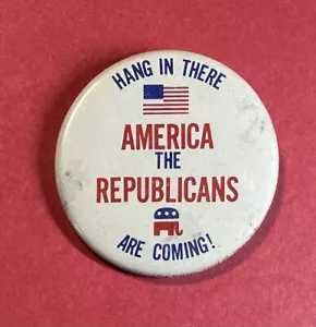 80er Jahre HANG IN THERE AMERICA, DIE REPUBLIKANER KOMMEN! Pinback 2-1/8" - Bild 1 von 3