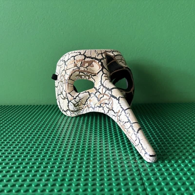 HALLOWEEN THEATER MASQUERADE STYLE  HALF MASK BLACK AND GOLD - Image 1 of 4