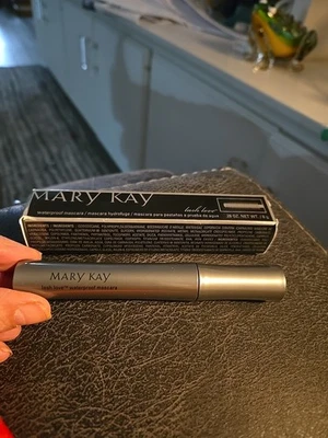 Nuevo En Caja Mary Kay Lash Love Máscara Marrón #044466 ~ Tamaño Completo Foto 1 de 2
