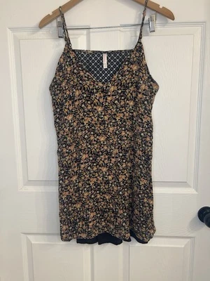 Blusa top forrada con cuentas Xhilaration para mujer con correas de espagueti florales talla XL Foto 1 de 4