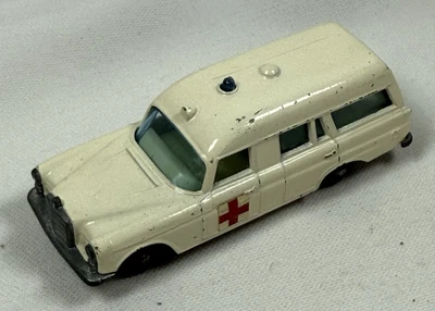 VTG 1968 Lesney Matchbox 1-75 Series - No. 3 - Mercedes-Benz "Binz" Ambulance - Image 1 of 4