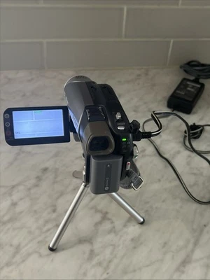 Sony DCR-DVD203 DVD Handycam Camcorder NightShot 20x Optical Zoom TESTED *Read* - Image 1 of 4