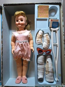 "Madame Alexander Marybel 1959 original la muñeca que se pone bien con accesorios 16""" - Imagen 1 de 17